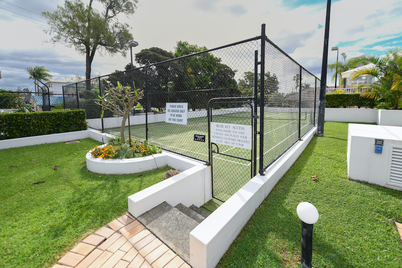 gold coast accommodation with tennis court